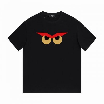 Fendi 芬迪小怪兽短袖T恤,优雅的设计看起来气质满满 版型剪裁特别有讲究 上身很洋气显瘦内搭外穿都看高密针织圆领设计 平整简约 亲肤透爽 T恤面料的柔软性舒