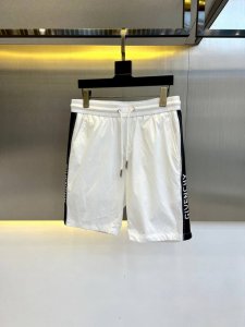 Given纪梵希、25S春夏款最新沙滩裤织带Logo短裤，采用客供高档定制防风防水聚酯纤维面料，这样的面料微弹柔软舒适更垂顺，腰部抽绳设计随意调节大小，原厂五金