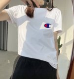 上新！Champion 冠军极简的设计转化为服装语言，就如这件基础短袖T恤，有着极其细腻的面料质感，平淡中无处不透入极简高级质感！ 简单、个性、品牌辨识度高，基