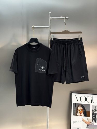 上衣 裤子 Arc'tery*始祖-鸟25S爆款推荐.男女同款！高品质高版本，领口胸前Logo立体图形3D设计.口袋设计使得整个的图案极为立体！采用280G纯棉