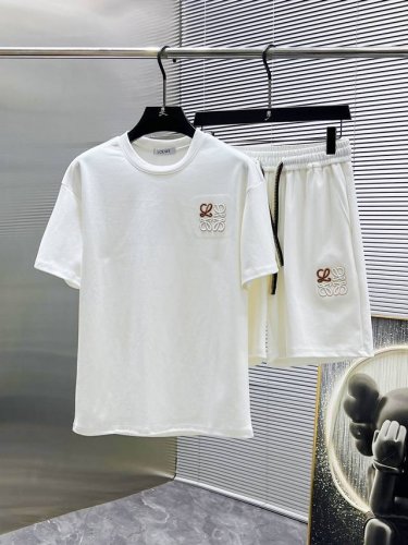 罗意威 Loewe 2025Ss夏季新款 休闲 短袖 短裤 套装，高端版本！专柜定制面料 透气舒适度高，细节无可挑剔，品牌元素设计理念，体现高品质。手感细腻柔软