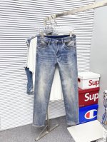 gucci 古奇 男士丹宁牛仔裤，官宣画册海报穿搭款！ 客供高级进口的丹宁原色面料，特选日本冈山纯正13Oz 盎司牛仔布料，重磅环保植物酵素水洗工艺，肌理有着淡