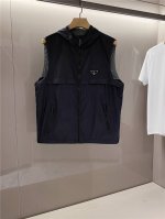p310 P家2025春夏新款男士马甲，渠道货源高端品质，时尚线系列，偏向更年轻的基调。将复古风和运动风完美糅合的一个组款，把基础款做出高级感，有别于运动休闲品