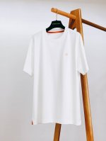 hermèS 爱马仕 2025Ss春夏新品 男士高级休闲短Tee，标志性设计衔元素，亮眼时髦，品质感档次感都足够出色。不需要过多Logo，懂的人自然明白你穿的是