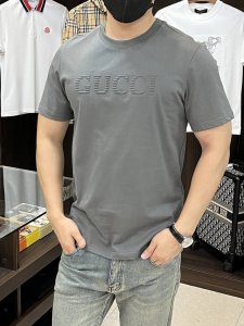 主推 Gucci 秋冬新品发布古驰圆领短袖 纯棉面料 定义高端产品 3D立体制版 贴身舒适 欧洲标准环保染色 去除所有重金属 微生物 达到国际标准 胸前绣花 少