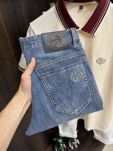 主推 P250 Hermes 2025春季独家专供新款秘爱马仕潮男时尚休闲牛仔裤，春季新款裤子 高端欧版原单潮流时尚休闲裤子 透气舒适度高，细节无可挑剔，品牌元