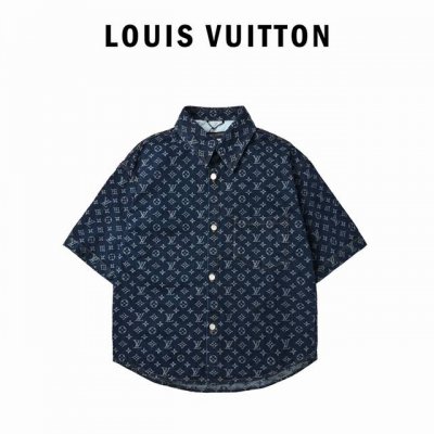 louis Vuitton 2025Ss 经典满印套装牛仔短袖外套 重工款提花牛仔短袖外套，深蓝色洗水牛仔面料，定制白珠刻字纽扣，全新设计辅料纽扣细节，直筒剪裁