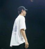 上新！ 始祖鸟palace联名3M反光情侣款短袖T！宽松版型！王一博等众明星同款！ 采用顶级230克凯迪纯棉面料！无敌质感！ 高端面料无任何缺点！ 胸前 袖摆