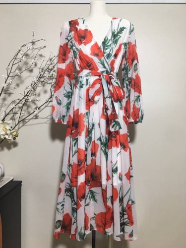 杜嘉班纳 新款撩人又魅这摸红 太仙太美 人间富贵花 大裙摆系带连衣裙 配腰带 飘逸大摆 女士连衣裙 虞美人薄纱印花 玫瑰花中长款花色系带V领连衣裙 尺码:Sml