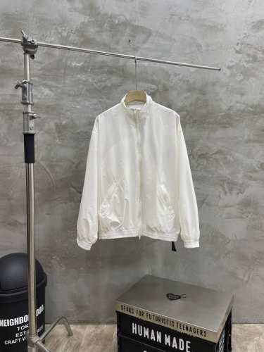 款号#S484 Balenciaga 巴黎世家 24Fw 黄胶带印花夹克外套 原20000购入，面料采用T1000真记忆超高密度防水尼龙，专业冲锋衣面料，防水防