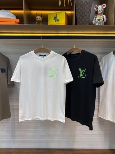 lv25Ss春夏新款进口针织棉布圆领短Tee，男女同款立体发泡麻绳肌理标识直筒休闲短袖T恤衫！贸易公司渠道稀出，领先官网发售！V家新款T恤，无疑是时尚界的一股清