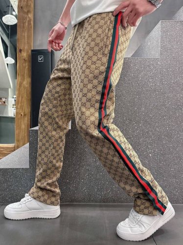 gucci 古驰，2025春季最新品，专柜同步有售，原单狠货，时尚休闲裤，进口原版面料，舒适透气，独特设计风格，顶级提花工艺字母图案Logo，原版五金辅料装饰，