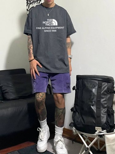 上新！本季新款Tnf北面短袖T恤,版型剪裁特别有讲究！上身很洋气显瘦内搭外穿都看 高密针织圆领设计，平整简约！亲肤透爽！T恤面料的柔软性舒适性无可挑剔！男女均可