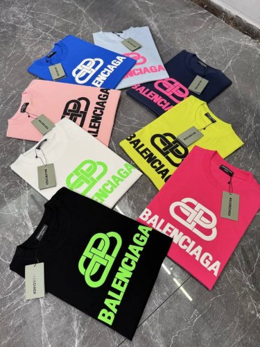 Balenciaga 25Ss夏季多巴胺T恤新品！订制 G纯棉面料，柔软舒适.透气吸汗.上身舒适.轻松驾驭......胸前采用撞色色彩搭配设计.高温烫画立体发泡