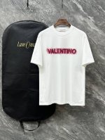 Vltn# 2025春夏新款圆领 首发专柜最新款短袖圆领T恤 高端订制 设计前卫时尚 品牌Logo重工艺设计 高端定制原版面料 手感柔软 上身穿着舒适 专柜级别
