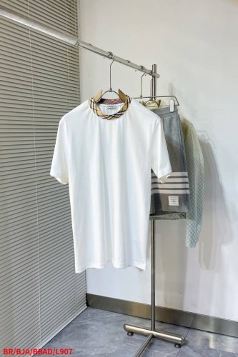 l907 Brburberry巴宝莉 领口格纹圆领短袖T恤，面料采用高端冰感索罗娜面料，定制原版螺纹还原，上身效果宽松休闲，百搭款，三标齐全 ，男女同款 尺码：
