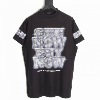 balenciaga 巴黎世家 25Ss 钻石印花水洗做旧短袖T恤 专柜价 10010购入 难度还是非常高的 版型没有做任何改动 Os版型衣长比较长 印花是采用