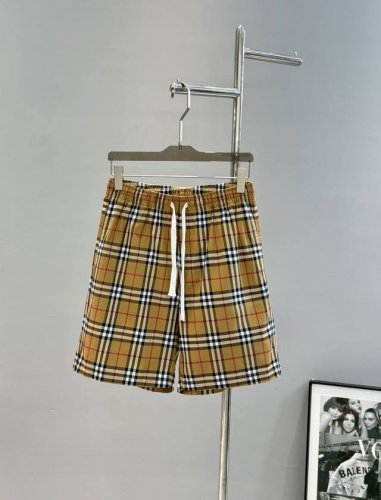 bbr*巴宝-莉原单高品质短裤，25S春夏走秀款经典格子元素融合.版型宽松廓形，原版面料Bbr本布布料.上身效果宽松休闲，三标齐全 ，男女同款 ！欧码：S-Xl