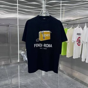 芬迪 2025春夏新款 圆领短袖T恤 植绒印花工艺 男女同款宽松版 S M L Xl Xxl 五个码 黑色 白色 咖啡色