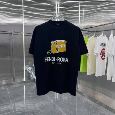 芬迪 2025春夏新款 圆领短袖T恤 植绒印花工艺 男女同款宽松版 S M L Xl Xxl 五个码 黑色 白色 咖啡色