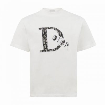 dior 迪奥 色织立体压花短袖 纯棉双纱面料 采用高密度线刺绣 宽松版型 全套辅料配备 面料柔软实厚三标齐全 精简而不枯燥,百搭大气,诠释休闲时尚主题的特色.