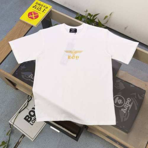 款号 Dg25627 2025新款Boylondon烫金对称老鹰翅膀朋克风Logo图案印花休闲情侣短袖T恤 经典图案设计 朋克不羁 采用250G克重纯棉面料 印