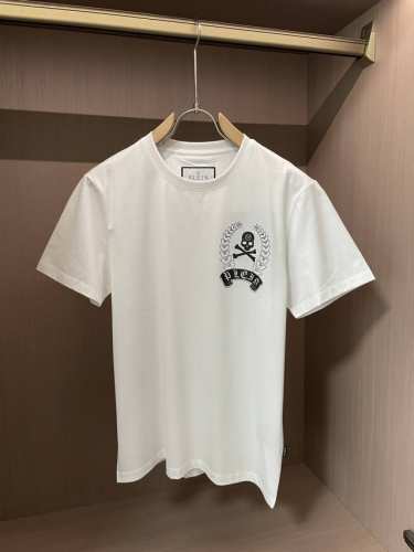 p250 菲利普普兰 2025春夏新品和平之草骷髅印花设计短袖T恤；定制80支丝光长绒棉面料，胸前左侧印有和平形状骷髅设计，后幅中间P牌真皮加金属六角形设计！完