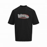 balenciaga 巴黎世家 25Ss 字母印花Logo短袖 巴黎家经典可乐标识T恤是品牌标志性设计之一 将街头文化与高端时尚完美融合 这款T恤以简约的设计语