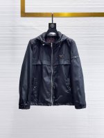 开春爆款P380 普拉达 官网同款，提前发售！2025Ss开春新款男士夹克外套，原单三标齐全高端版本！带隐藏帽，专柜定制面料 透气舒适度高，细节无可挑剔，品牌元