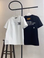 款号Xb61 lv胸口小标刺绣后背文案印花圆领短袖 黑白双色 情侣同款 全套包装 三标齐全 区别市场通货 随意对比 纯棉280克高克重32支双纱 不起球 不褪色