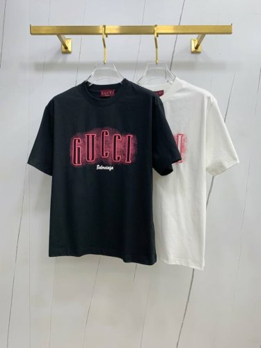 ss古驰纯棉最新面料经典标识图案Logo时尚简约潮流短袖，最顶级的品质专柜原单短袖，顶级制作工艺进口面料，专柜款独特设计，采用进口高端订制面料。官网在售！面料版