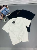 Descente 迪桑特胸口小字母Logo短袖T 这T恤我爱它一万年啊啊！！300G重磅纯棉！！ 好绝啊啊！！质感清晰可见～ 300G重磅纯棉 耐洗耐穿不易变形