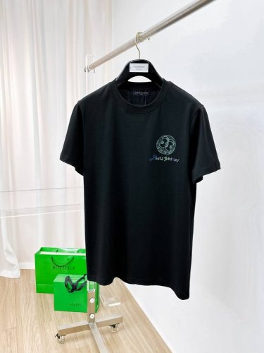 Lv 2025早春彩色手绘新款男女同款短袖T恤，！定制专属纯棉面料，定制原版工艺螺纹，胸前重工字母Logo工艺设计！简约大方，从容百搭，档次极高，完美融入时尚还