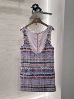 chane*2025新品上架 彩色编织洋装背心裙 定制Yb进口粗纺羊毛呢材质 质感高级 品相十足 深U领无袖背心裙版型 毛絮编织纹理点缀于肩带袖口和口袋上缘 层