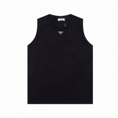 pra 普拉达 23Ss新款背心 size:Xs S M L 现货 这款极简主义设计和精美细节于一身 胸口是p家经典的标志性的涂珐琅金属三角形徽标点缀正面 经典