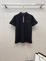 Gucci 古奇 2025 夏季新款男士翻领polo衫 解锁意式优雅 领口设计是整件短袖的点睛之笔 简约线条勾勒出利落造型 标志性品牌Logo以精致的刺绣工艺呈