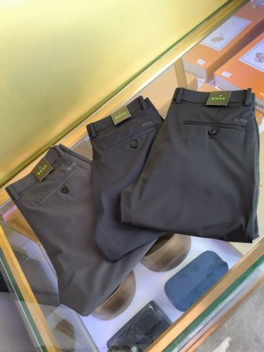 Boss 2670春夏新品 专柜有售 实体店极品休闲裤专柜原版1:1好货，适合各个年龄段。市场最高版本的欧洲进口面料。舒适柔软亲肤，上身效果超级棒时尚百搭，笔挺