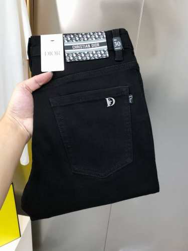 P240 D*Or 迪奥早秋新款男士修身小脚牛仔裤 官网同步简洁时尚 爆款黑牛 高端定制 原单狠货 后裤袋绣Logo标设计 定制进口丹宁水洗牛仔纯棉面料 原版辅