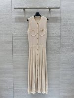 独家首发 高端原单品质 Maj* 25早春新品 超多博主种草 网纹肌理设计高级纯色大摆超长针织连衣裙 修身长款设计百搭减龄又时髦 定制冰丝纱线质感细腻舒适 重工