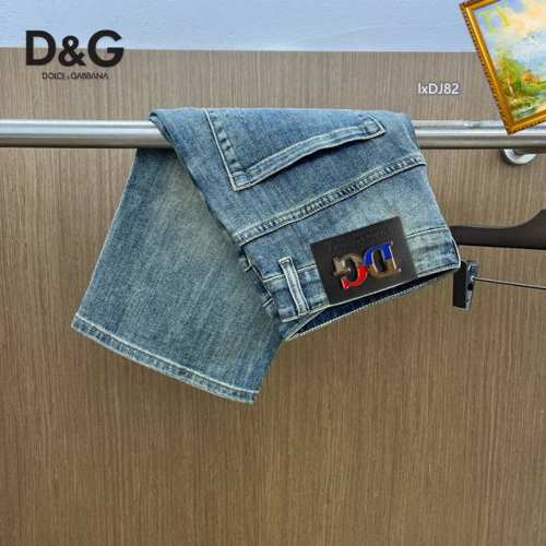 d&G 2025Ss春夏新款男士牛仔裤 短裤精选进口丹宁牛仔面料 重工环保洗水 手感柔和 兼备耐磨性 版型小直筒 微弹力显瘦修身，细节完美，五金辅料精选高等品质