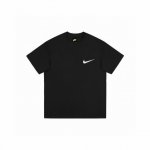 Nike耐克阿拉伯数字印花圆领短袖T恤 男女同款 采用260克双砂面料 三针五线做工，领口包包边条 今年火爆的品牌 看到了就忍不住要自留一件 正确纹路立体印花