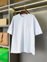 B字型盾牌刺绣圆领短袖 迟来的好货好款 情侣款百搭纯棉短袖T恤 秒杀市面上一切版本 只能说根本就不是一个级别的存在 不管是材质还是细节还原度以及工艺制作方面不惧