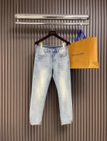 Lv 2025Ss新款牛仔裤 原版五金辅料 做工细节车线相当好 酵磨漂洗水工艺 精选优质丹尼牛仔布面料 尺码 28-38 有35 无37