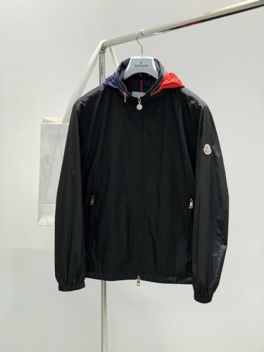 Moncler 蒙口，2025春季最新品，专柜同步有售，原单狠货，时尚休闲连帽外套，上身舒适！吸睛而有亮点，采用进口原版面料，顶级刺绣工艺字母图案Logo，原版