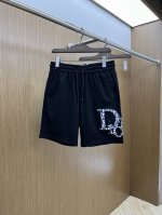 Cd 2540春夏新款男士休闲短裤 高端货简洁时尚大方 定制原版进口面料 简洁利落又清爽 品质做工细节经得起任何形式检验简约大方百搭款 上身优雅帅气，焕然一新的