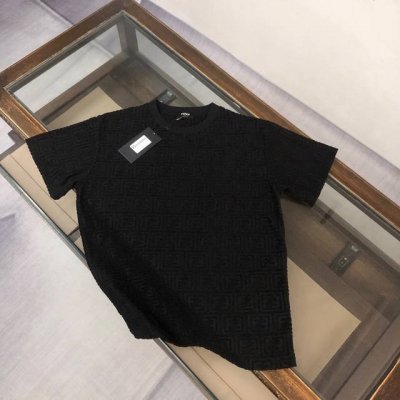 fendi 芬迪 2025春夏新款上市 毛巾绒短袖T恤！面料柔软舒适，全新设计灵感，极具时尚代表性！手感舒适透气！极为时尚耐看有腔调，上身效果高端大气，极致有型