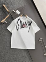 Givenchy 纪梵希 25Ss夏季新款圆领短袖T恤！270克重磅高端纯棉面料，手感质感都极完美！修身裁剪设计干净利落！时尚又好看！走线做工非常精致！版型效果