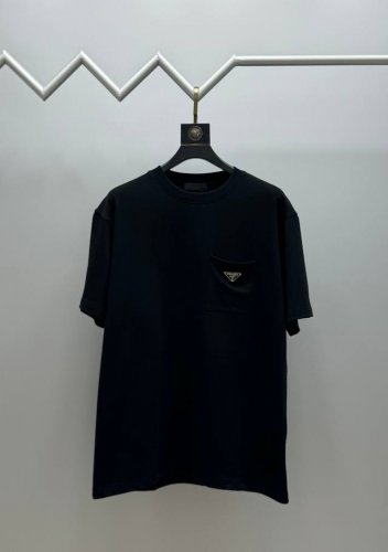 顶级版本 区别通货 全年不下架 放心出售 款式 普拉达 pra.Da短袖T恤 面料 300克重双纱100%棉 罗纹 320克重索络纳1*1潮牌 工艺 五金口袋L