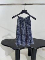 小香25度假新品真丝背心 双层真丝面料 同面料丝带点缀珍珠领口 搭配真丝内衬 清爽夏日小件 度假首选 深蓝色 Sml