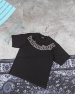 款M208 特价 特价不售后 Balenciaga 巴黎世家经典领口烫钻短袖T恤 采用特定重磅32S精棉平纹针织面料，2 重；搭配32S+ D拉架螺纹精纺棉材质